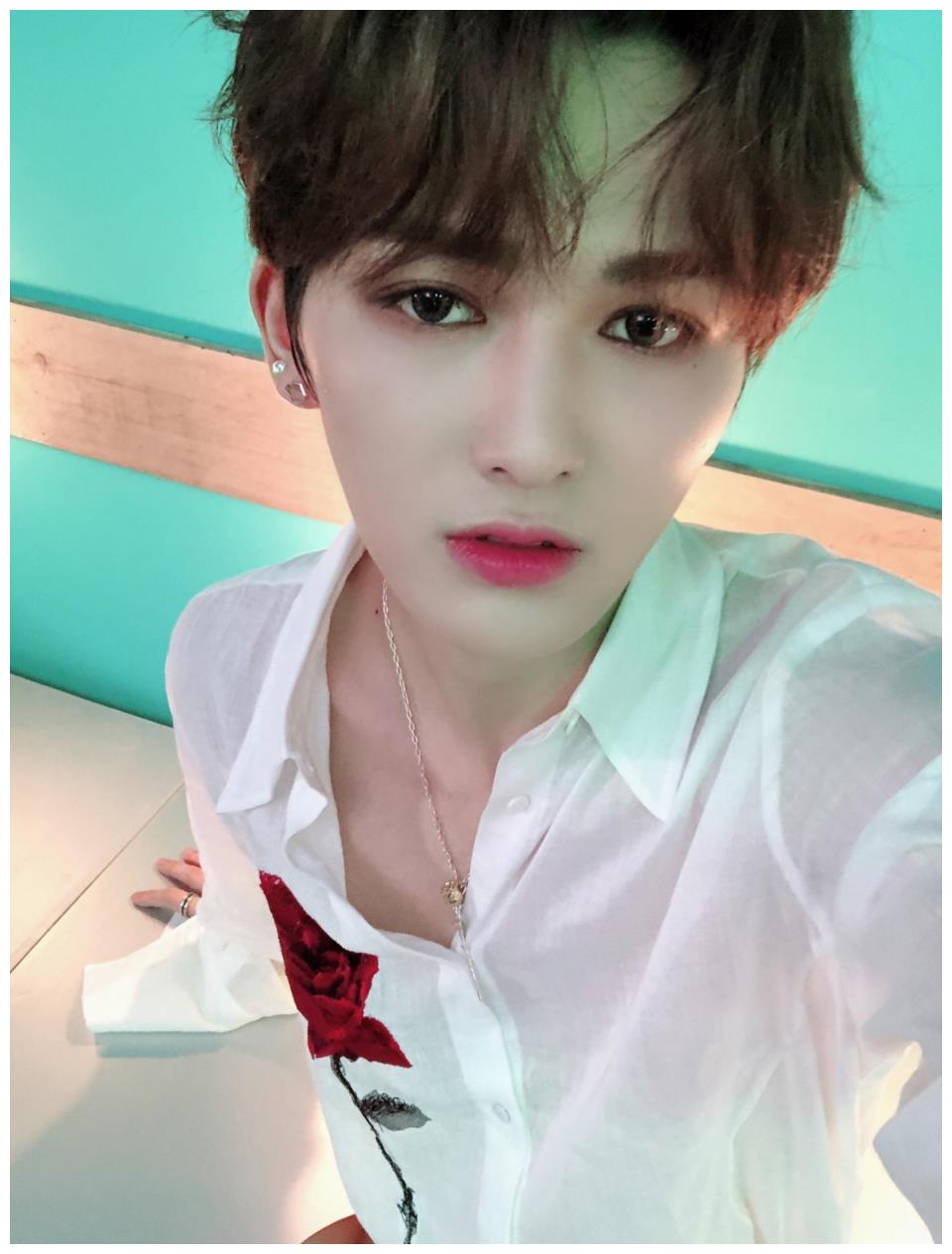 朱正廷做客央视,状态饱满气质斐然,"娘味艺人"形象已是过去