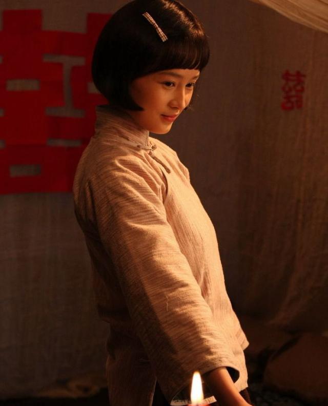 李沁版民国美人林徽因碎花旗袍气质十足长腿高腰身段完美