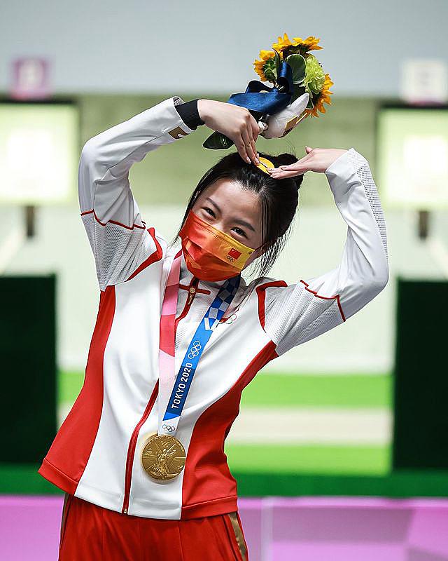 21岁"清华学霸"杨倩刚夺东奥首金!家乡企业赠550万豪宅!