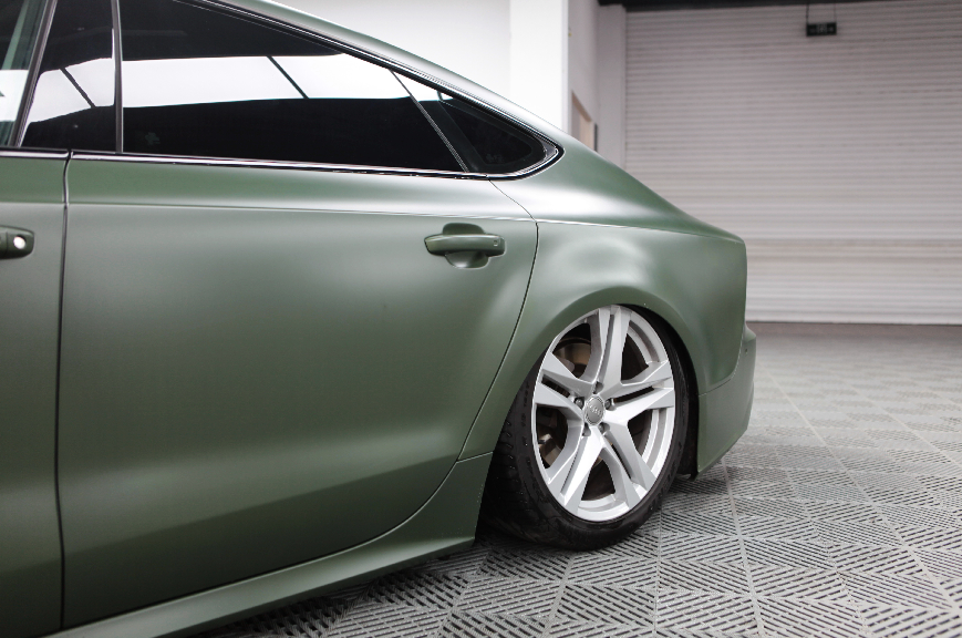 奥迪a7改色超哑军绿 来给你敬个礼怎么样?