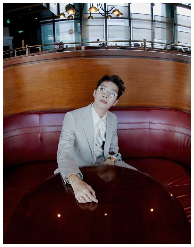 求锤得锤,脸被打肿!网曝赖冠霖张采采疑似同居,女方是邓伦同学