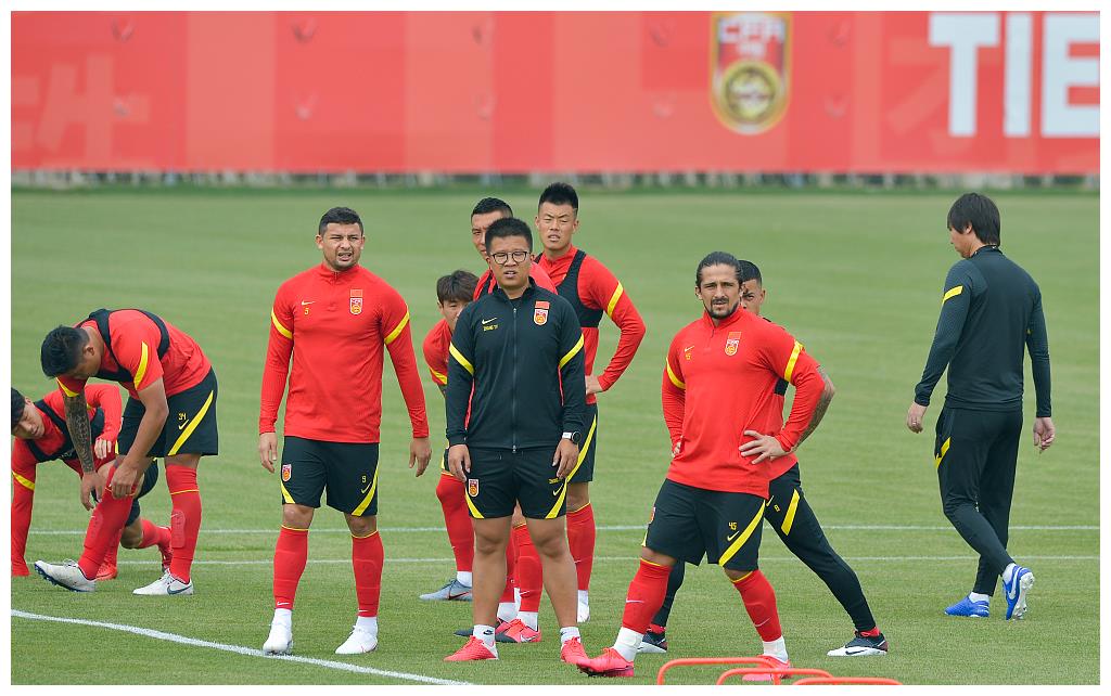 强大国足！替补中场被<a href=