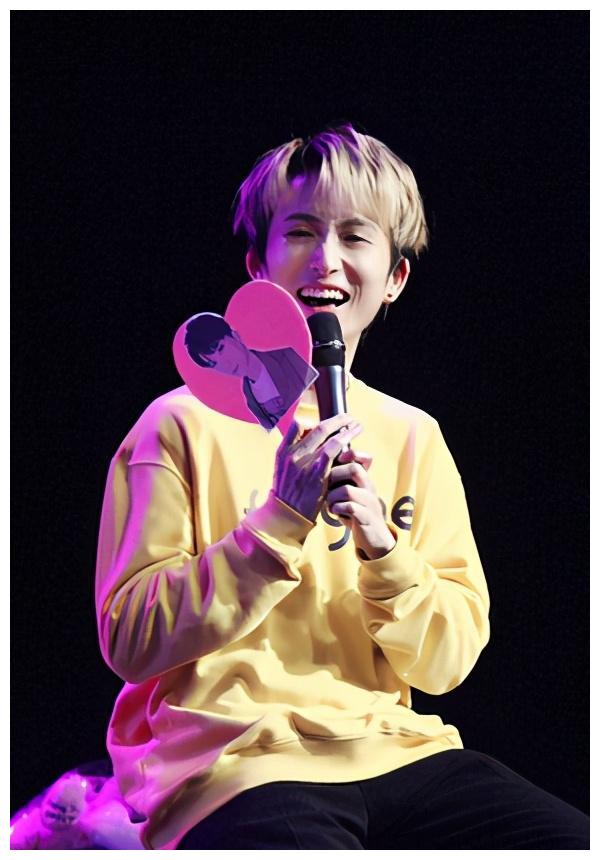 邱锋泽揪千人陪过32岁生日豪砸百万犒赏自己礼物曝光