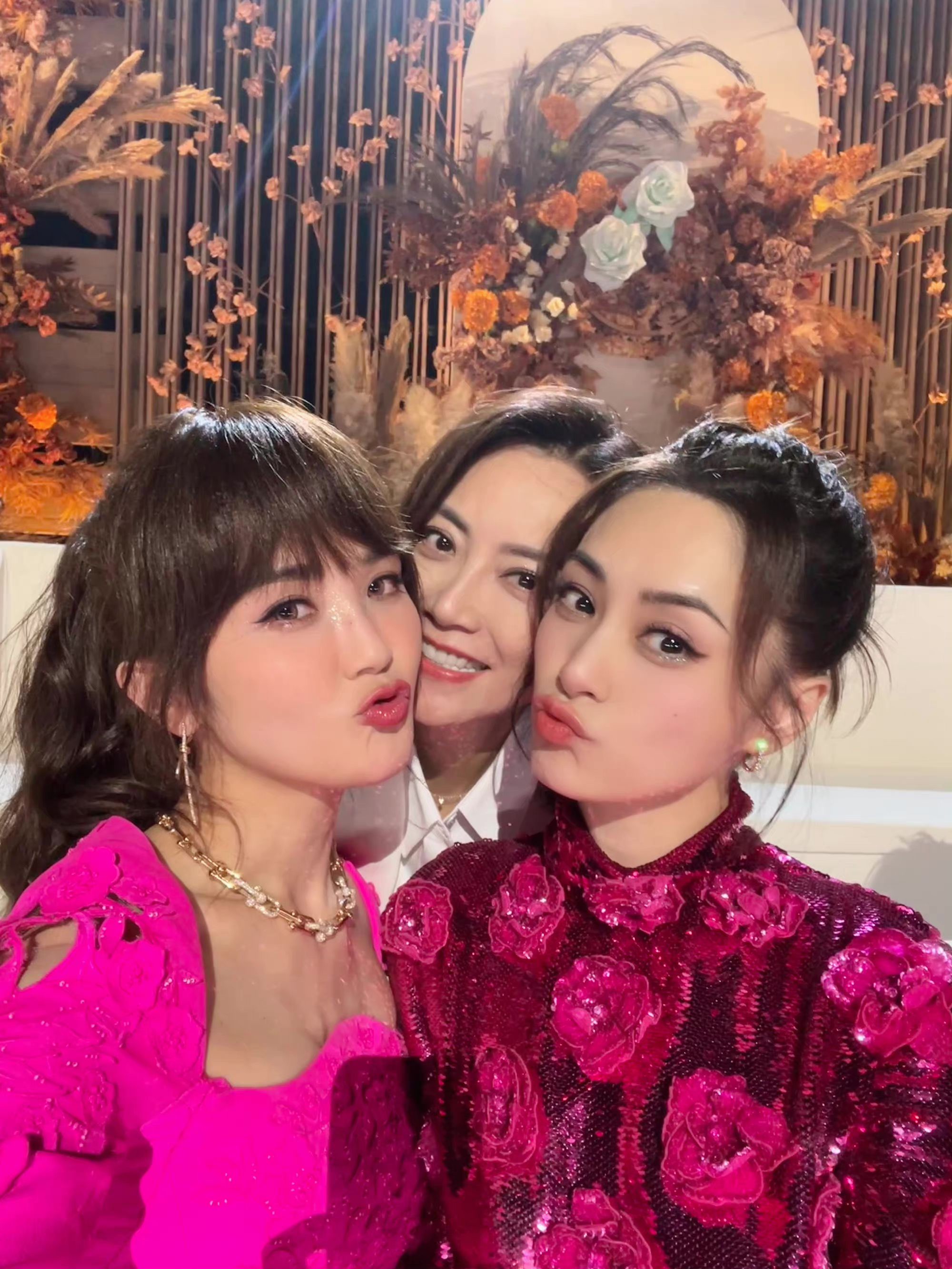 钟欣潼《乘风破浪》成团 Twins 再唱经典《下一站天后》爷青回__财经头条