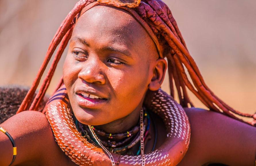 虽然近几年来中国有不少人到非洲建厂,发展当地的经济.