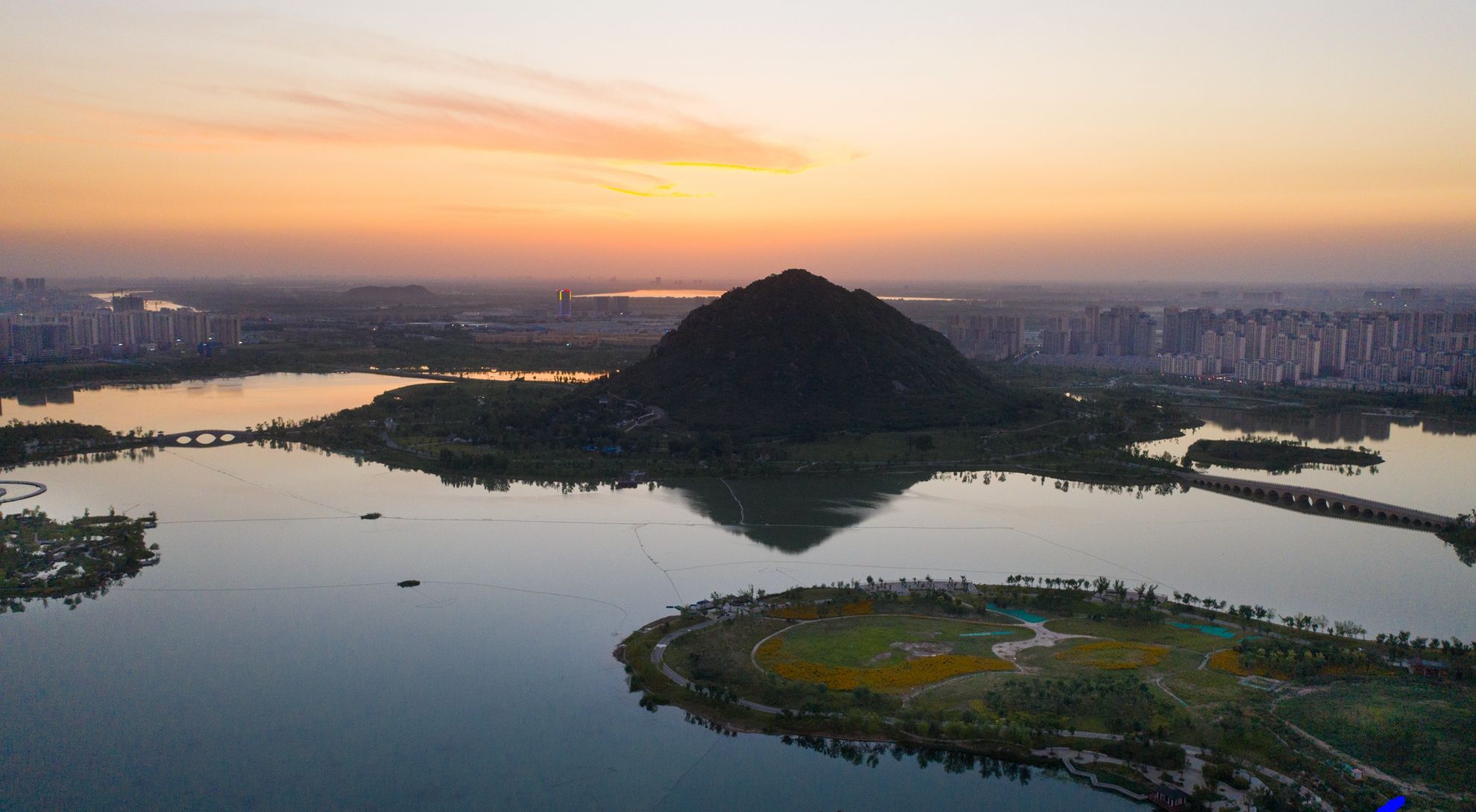 6月14日,济南山湖日落.