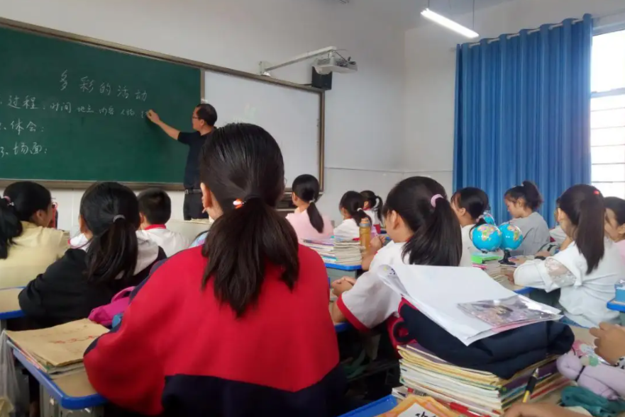 烟台教师被降薪事件已解决,家长质疑:老师怎能罢课不给孩子上课？休闲区蓝鸢梦想 - Www.slyday.coM