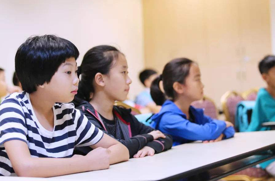 从计入到纳入,河南中小学生寒假拒绝学科类培训承诺书改了三个字休闲区蓝鸢梦想 - Www.slyday.coM 从计入到纳入,河南中小学生寒假拒绝学科类培训承诺书改了三个字休闲区蓝鸢梦想 - Www.slyday.coM