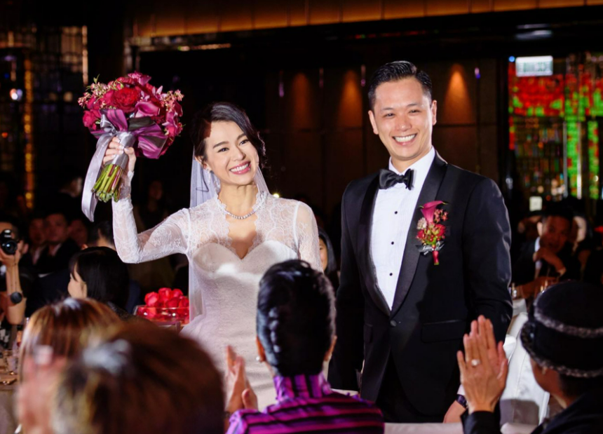 胡杏儿晒7年前后对比照为老公庆生,甜赞:你一点都没变休闲区蓝鸢梦想 - Www.slyday.coM 胡杏儿晒7年前后对比照为老公庆生,甜赞:你一点都没变休闲区蓝鸢梦想 - Www.slyday.coM