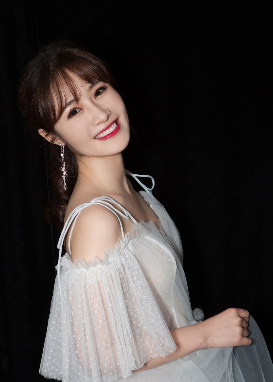 清纯靓丽,优雅迷人,阳光女孩儿——主持人梁田
