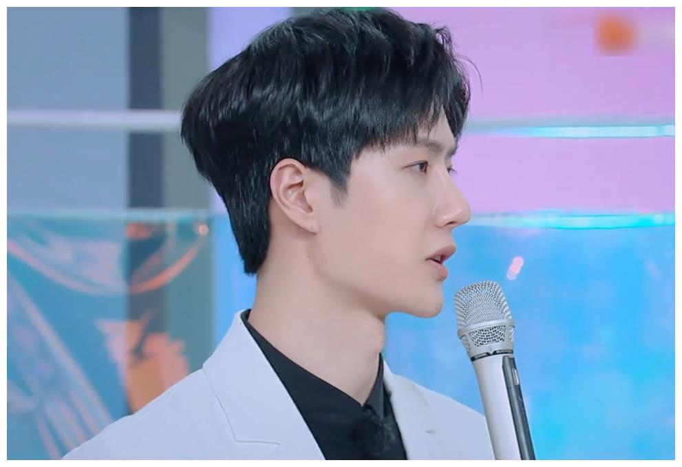 王一博当牙医,帅得像偶像剧男主,摘下口罩,这容貌是真实的吗?