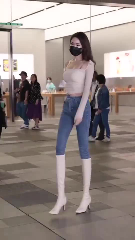 身高一米九高挑美女