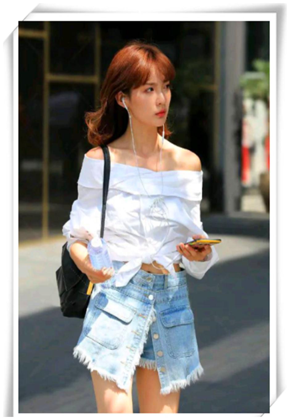 街拍:清秀的美女穿搭露肩小衫美的让人动容