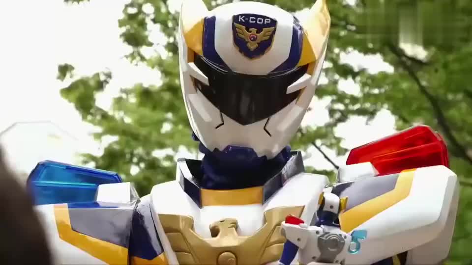 出动凯警:敏洙恢复了意识,但东键被他攻击昏倒了