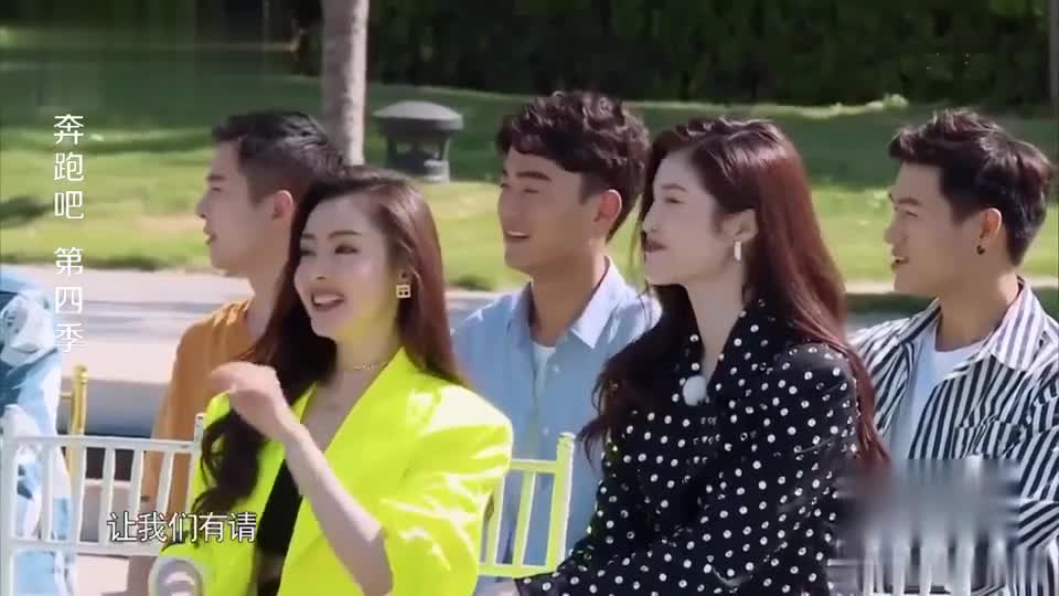 奔跑吧:宋轶宋妍霏t台热舞,一个比一个腿长,这是神仙下凡吧!