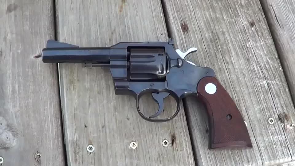 柯尔特小口径左轮手枪,发射.22lr口径弹药,靶场实弹射击测试