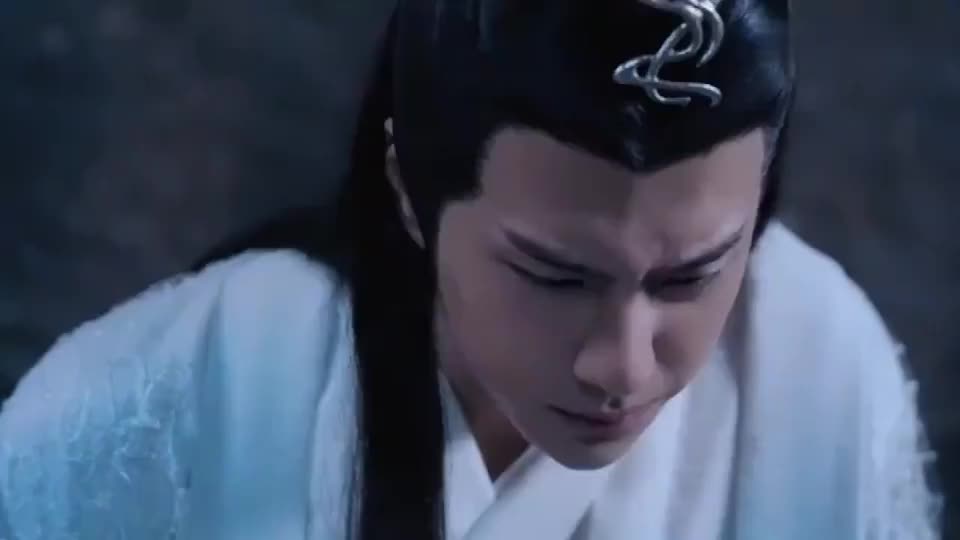 蓝湛受伤,魏无羡为帮他逼出淤血使出狠招,画面太美了