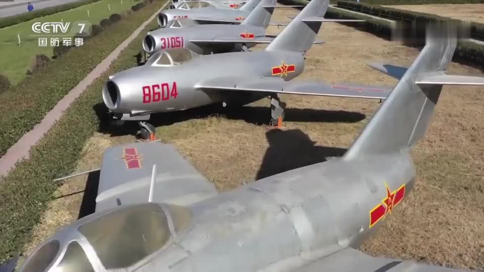 歼5战斗机曾与f-4b战机对阵,强5攻击机用于对地攻击