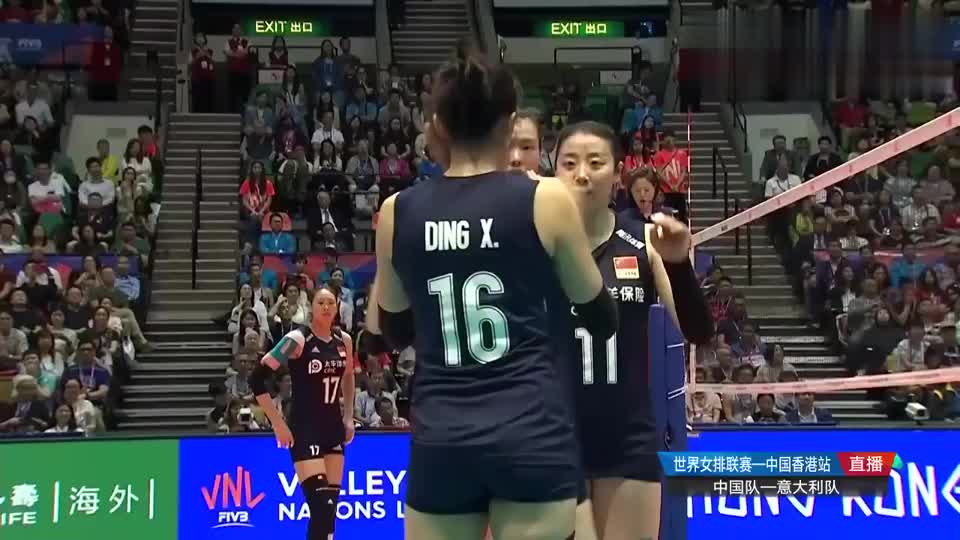 中国女排vs意大利女排关键时紧追比分 李盈莹一锤定音拿下局点 新浪新闻 中国女排vs意大利女排关键时紧追比分 李盈莹一锤定音拿下局点 新浪新闻