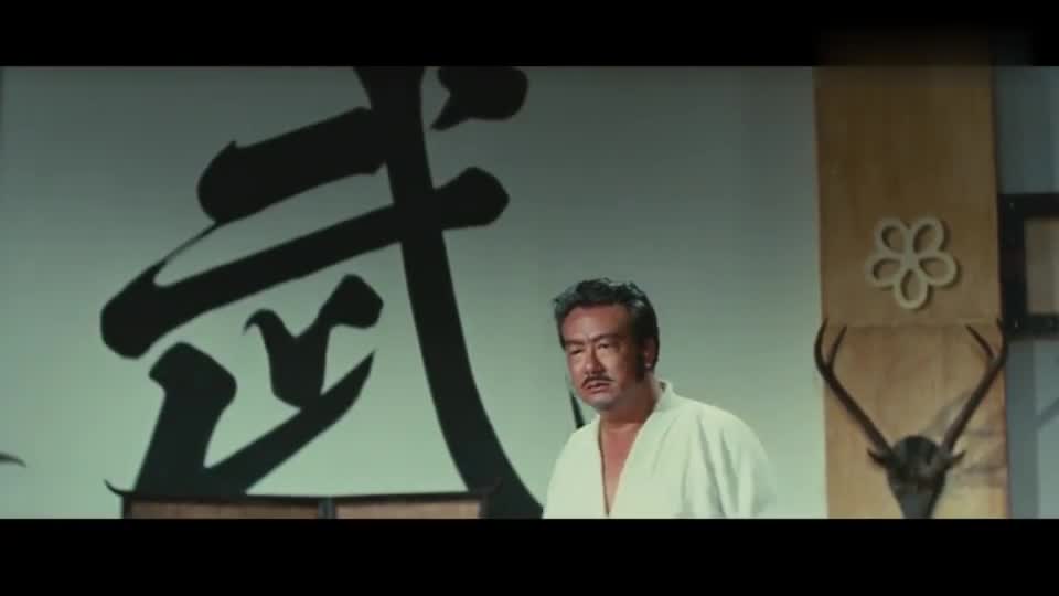 精武门:打架自带伴奏的男人,啊哒哒!李小龙暴揍日本道馆高手