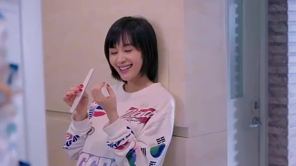 欢乐颂:小曲主动约樊姐吃饭,樊姐一脸懵,大小姐变样了?