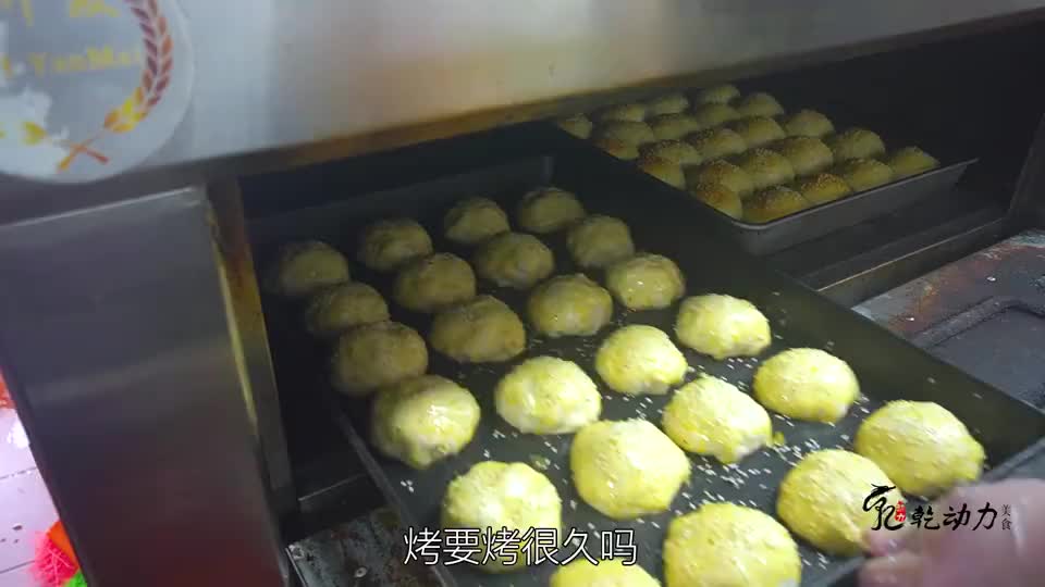 傲娇老板娘在厦门创业开饭店，1个羊肉包子12元，每天只做1000个