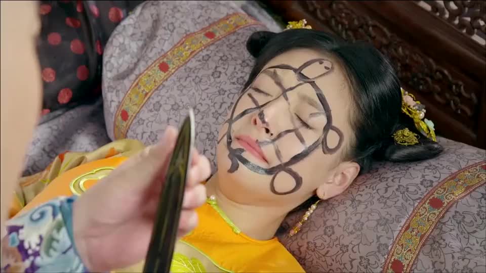 韦小宝在美女脸上画乌龟还让人家叫他好哥哥太贱了