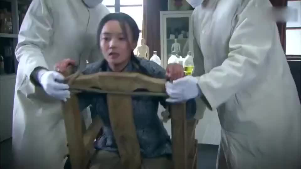 绝密任务:女八路被鬼子抓了不屈服,小鬼子还好意思说是帮助