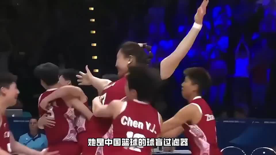 硬刚美国6战全胜，夺冠流下英雄泪，刘禹彤不再是女篮意难平