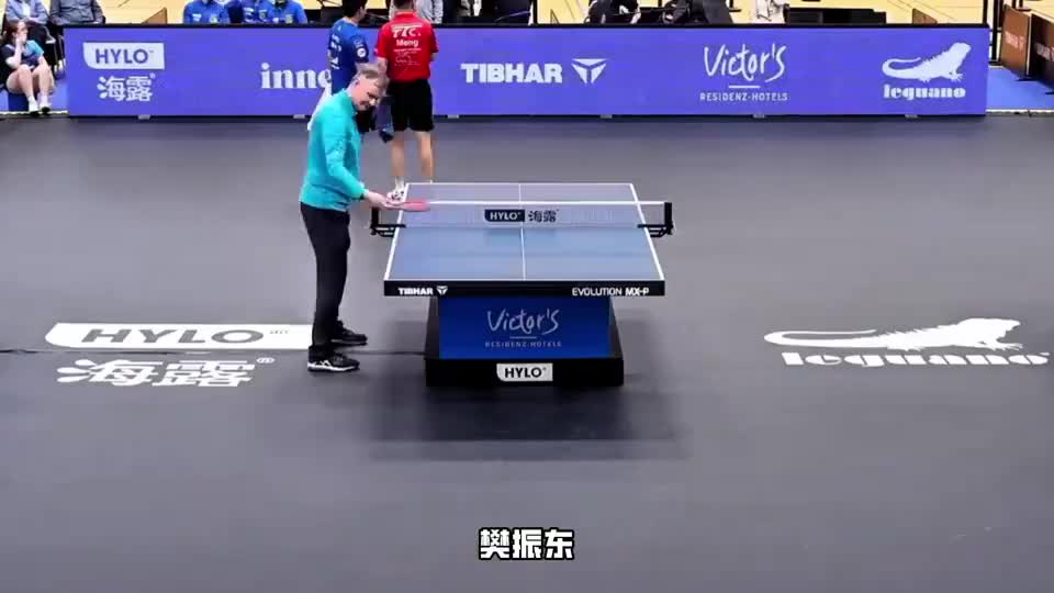 为和樊振东交手合影，对手52岁主帅亲自上阵，得分后向全场致意