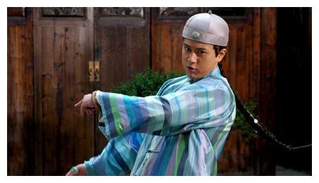 17岁被周星驰看中,吴孟达,黄圣依为他作配,后靠刷墙维持生计|浦叶栋