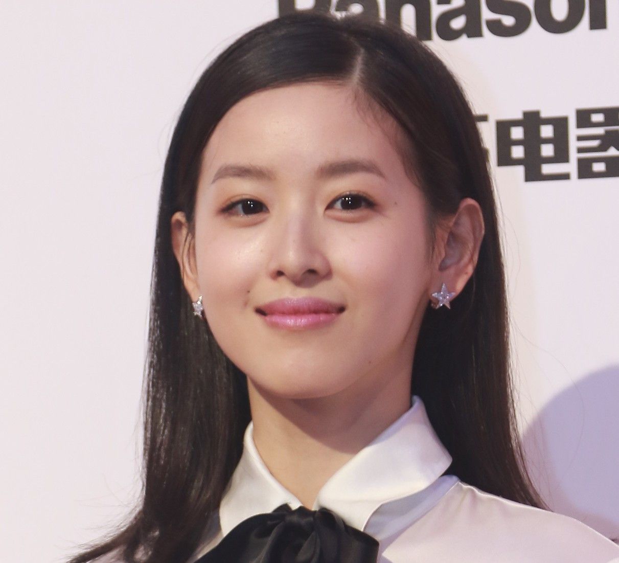 陈都灵撞脸"奶茶妹妹"章泽天,网友:说是双胞胎我也信