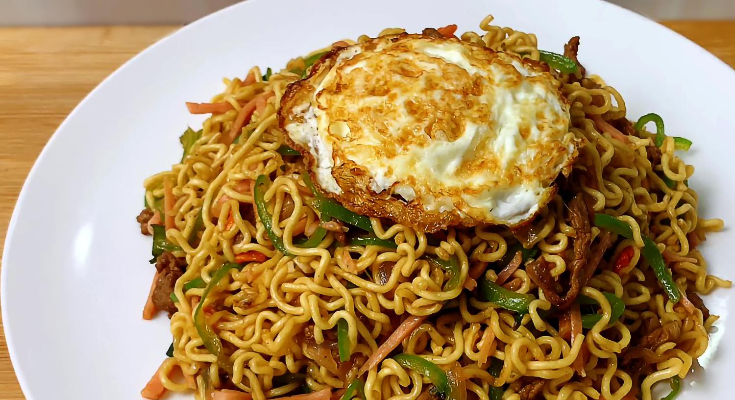 方便面别再泡着吃了,试试炒着吃,爽滑又劲道!