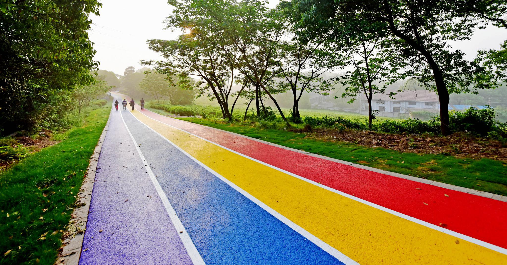 斗山顶上的彩虹步道