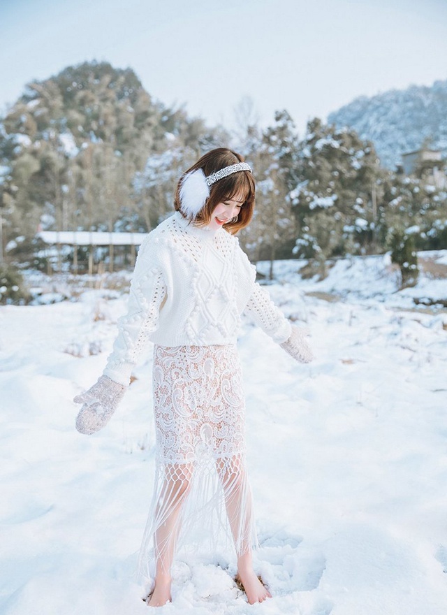 清纯美女徐cake雪地迷人写真照