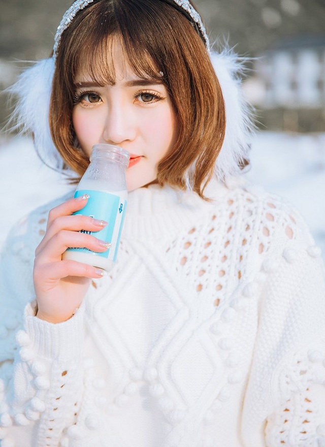 清纯美女徐cake雪地迷人写真照