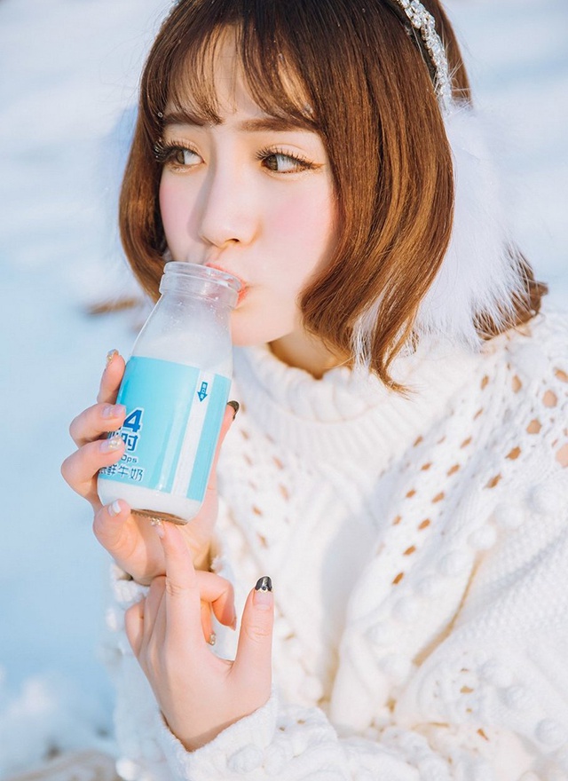 清纯美女徐cake雪地迷人写真照