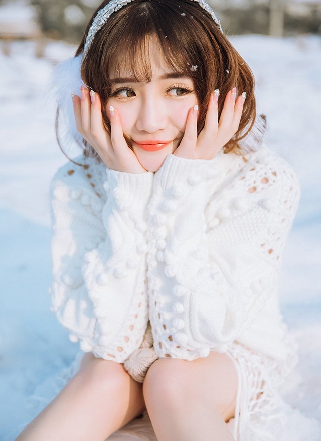 清纯美女徐cake雪地迷人写真照