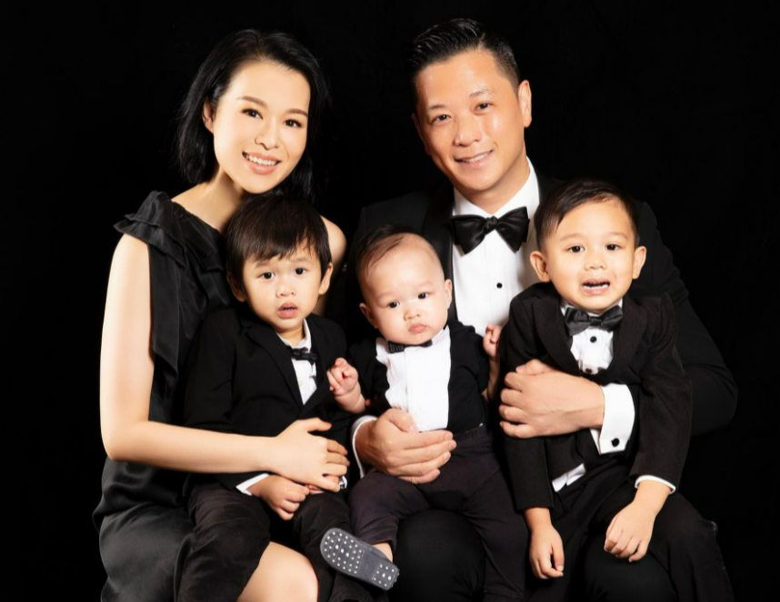 胡杏儿晒7年前后对比照为老公庆生,甜赞:你一点都没变休闲区蓝鸢梦想 - Www.slyday.coM 胡杏儿晒7年前后对比照为老公庆生,甜赞:你一点都没变休闲区蓝鸢梦想 - Www.slyday.coM