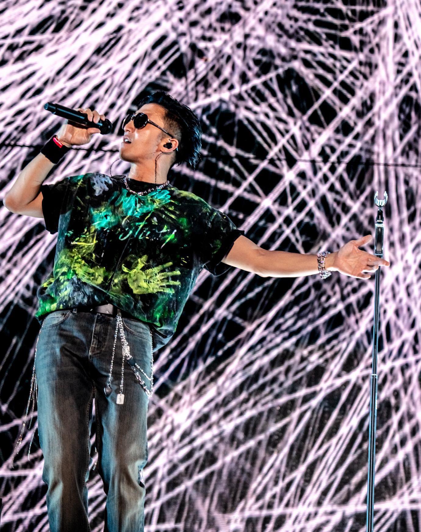 谢霆锋好会玩！不仅杭州演唱会舞台造型佩戴 Tiffany HardWear