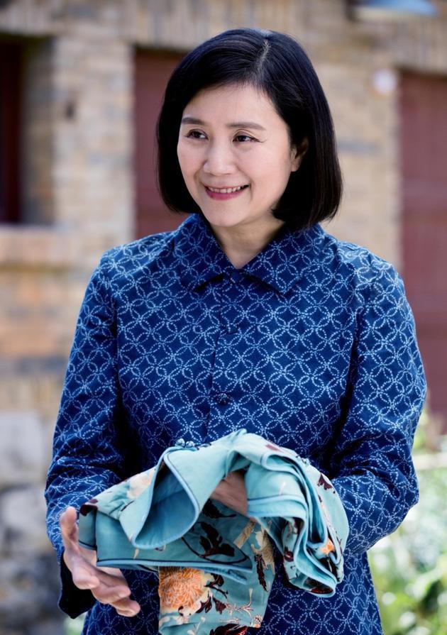 严晓频,演《北京人在纽约》而出名,嫁给初恋后,生下两子很幸福__财经