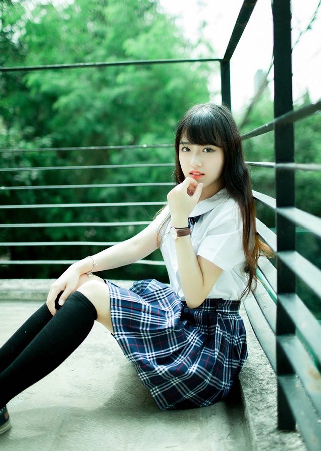 氧气学生妹子校园内清纯可爱迷人生活照