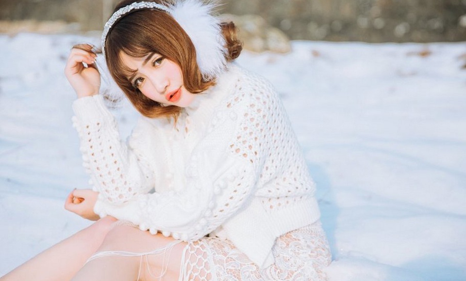 清纯美女徐cake雪地迷人写真照