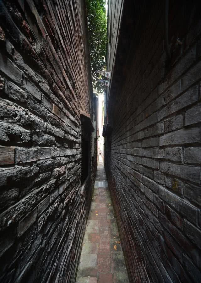 台湾最奇葩的巷子最窄处只有半米女生过此巷一定要注意