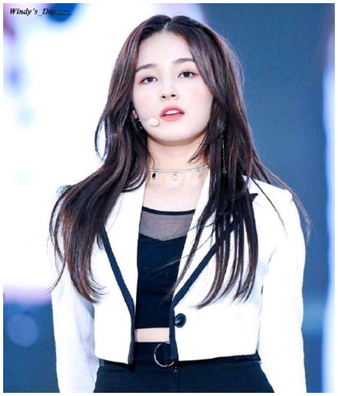 nancy换衣服时的照片被卖引起粉丝的愤怒