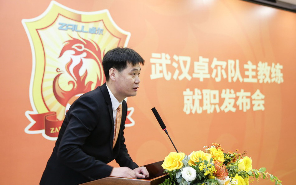 中超球队武汉卓尔召开发布会,正式宣布李霄鹏出任主帅