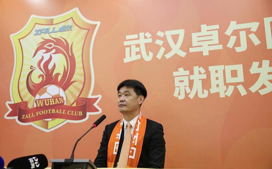 中超球队武汉卓尔召开发布会,正式宣布李霄鹏出任主帅