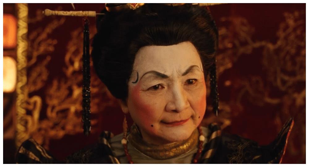 相比之下,曾小贤老师的"艺伎回忆录"装扮,都觉得可爱了呢!