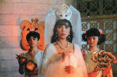 封神演义中,女娲娘娘自己过生日,为什么要跑到别人的洞府去