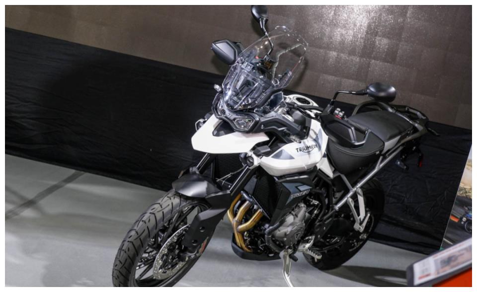 更入门的adv拉力车凯旋发布三缸tiger850拉力预告